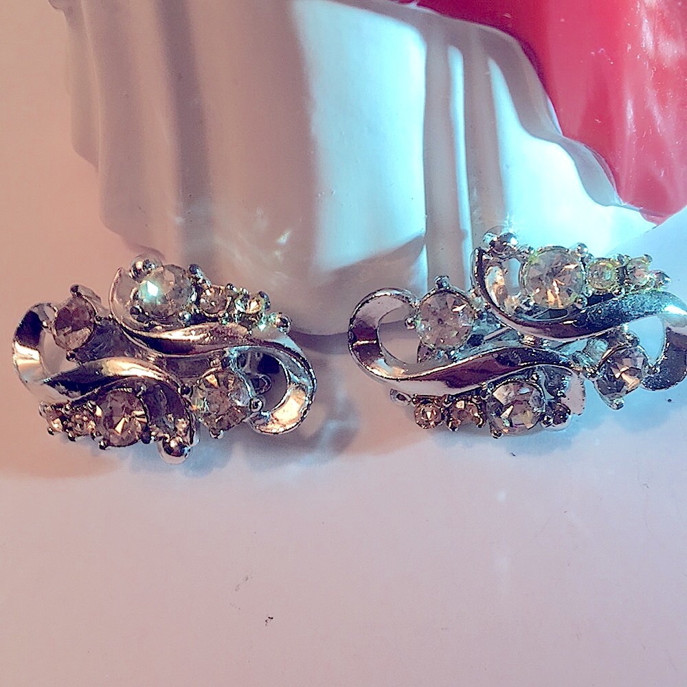 VINTAGE Crystal prong set silver clip earrings - Picture 6 of 7